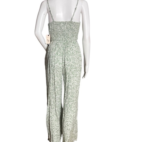 Sincerely Jules floral ruffle leg jumpsuit. Size M - Picture 6 of 8